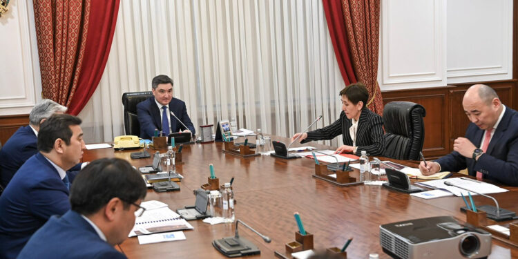 Олжас Бектенов төтенше жағдай орын алған өңірлер тұрғындарын әлеуметтік қолдау жөнінде тапсырма берді