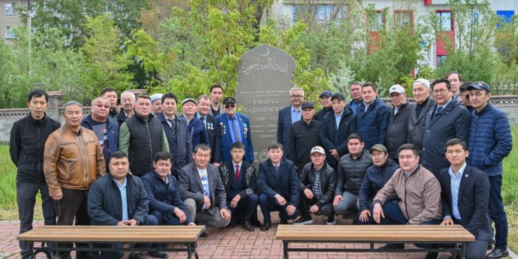 «Қараөткел» зиратында Алаш қайраткерлерін еске алу рәсімі өтті