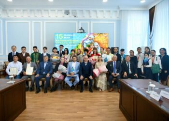 БҚО әкімі жарыс жеңімпаздары мен ата-аналарды отбасы күнімен құттықтады