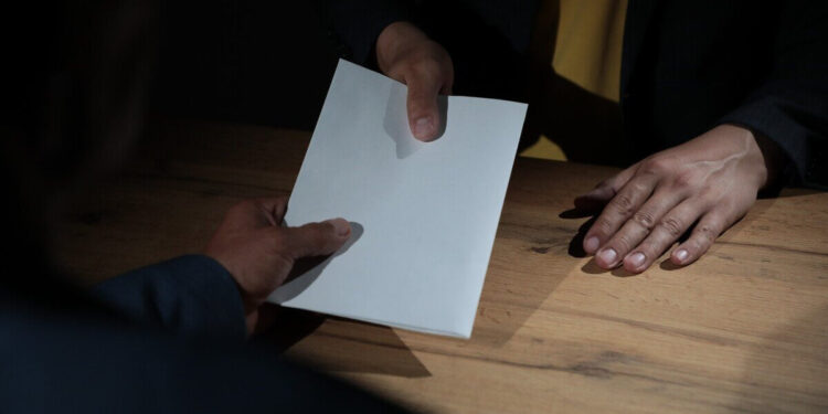 «Азық-түлік корпорациясы» ҰК» АҚ қаржы департаментінің директоры мен бас маманы сотталды