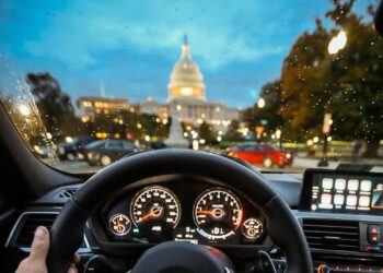 Көліктің алдыңғы терезесін қараңғылауға рұқсат берілуі мүмкін