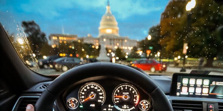 Көліктің алдыңғы терезесін қараңғылауға рұқсат берілуі мүмкін