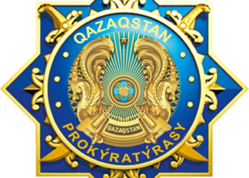 Елордалық прокуратура қызметкерлері граффити жазуларын анықтау және бояу акциясына қатысуда