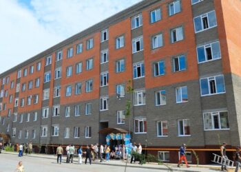 Қанат Бозымбаев Ақтөбе облысындағы тұрғын үйдің құрылысын тексерді