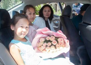 ІІМ-де қаза тапқан полицейдің отбасына автокөлік табыс етілді (ВИДЕО)