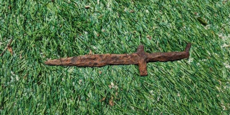 Қарағанды облысында сақ дәуіріне жататын темір қанжар табылды