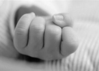 Алматыда суицид жасаған әйел кішкентай қызын өлтірген