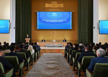 Мемлекет басшысы Ұлттық ғылым академиясында жас ғалымдармен кездесті