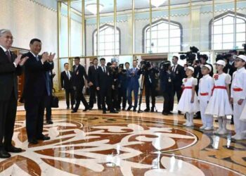 Си Цзиньпин қазақ балаларын Қытайға оқуға шақырды