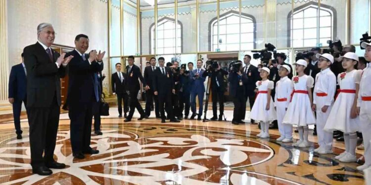 Си Цзиньпин қазақ балаларын Қытайға оқуға шақырды