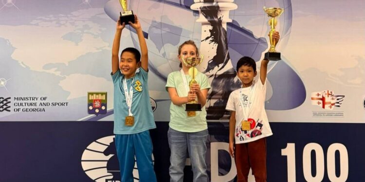 Әлем кубогында үш алтын жеңіп алды