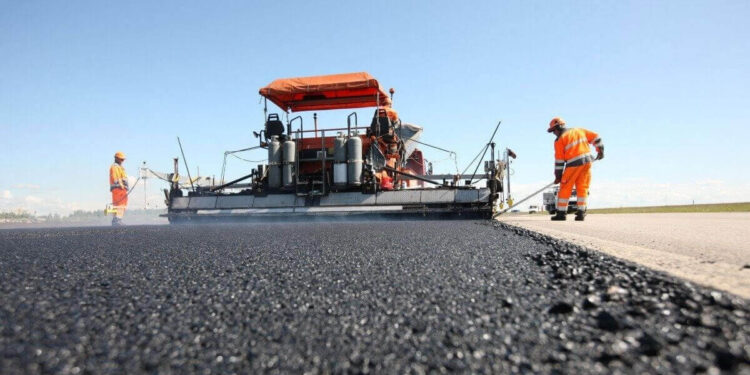 Бұрын-соңды болмаған рекорд: биыл Қазақстанда 12 мың шақырым жол жөнделеді