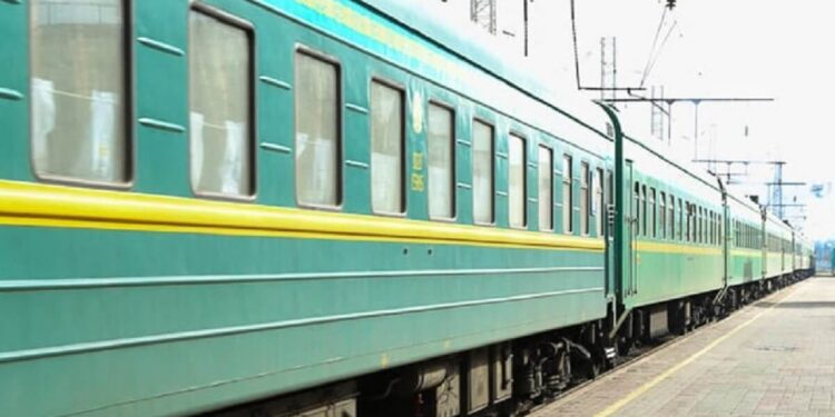 Отар-Алматы учаскесінде жолаушылар пойызы рельстен шығып кетті