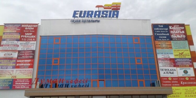 Алматы барахолкасының қожайыны саудагерлерді шығынға батырып, Ресейге қашып кеткен