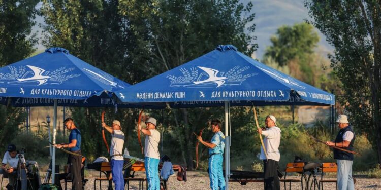 Садақ атудан ұлттық құрама Көшпенділер ойындарына дайындалып жатыр (ФОТО)