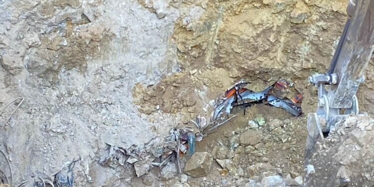 Үйінді астынан құтқарушылардың автобусы табылды