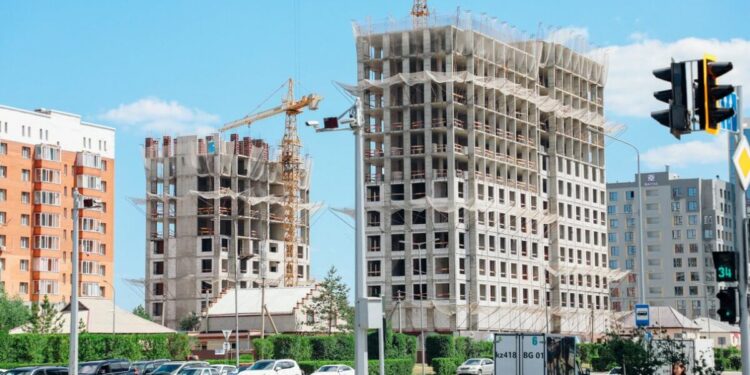 Тұрғын үй кезегінде 650 мың қазақстандық тұр