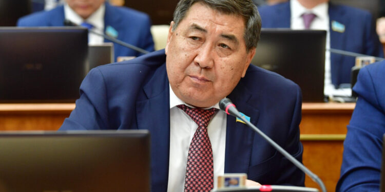 Депутат Ермұрат Бапи ауырып қалды: «Улану мен уландыруға қатысты күдік бар»
