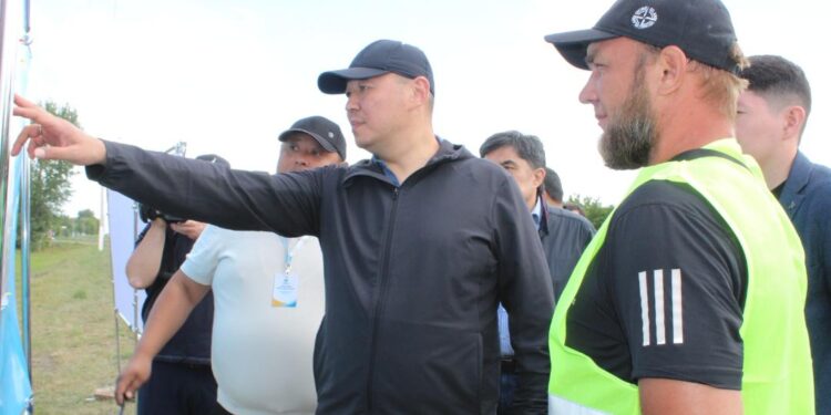 СТРОИТЕЛЬСТВО ДОМОВ ПОСЛЕ ПАВОДКОВ В АКМОЛИНСКОЙ ОБЛАСТИ: МИНИСТР ПРИЕХАЛ С ПРОВЕРКОЙ В СЕЛО ВОЗНЕСЕНКА