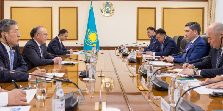 Олжас Бектенов CITIC Group басшысы Си Гохуамен бірлескен инфрақұрылым жобаларын іске асыру қарқынын талқылады