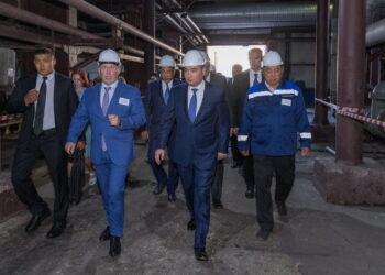 Олжас Бектенов Семейдегі апатты ЖЭО инфрақұрылымын жаңғырту жұмыстарын тексерді