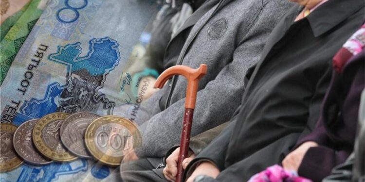 Республикалық бюджеттен 2 трлн 175 млрд теңге сомасына зейнетақы төленді