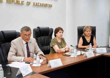 Сенатор Нұртөре Жүсіп Алматы кітапханашыларымен оқырман қатарын көбейту мәселелерін талқылады