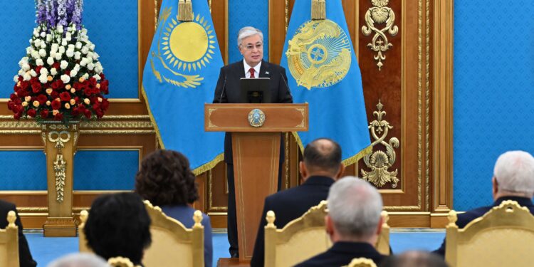 Мемлекет басшысы мұнай-газ саласының қызметкерлерін марапаттау рәсіміне қатысты