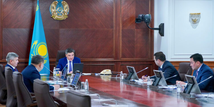 Олжас Бектенов егін жинау науқанын ерекше бақылауда ұстауды тапсырды