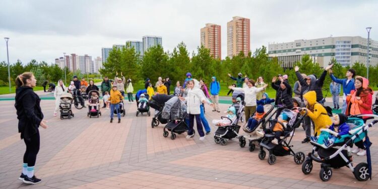 Елордада бала күтімімен отырған аналар арасында Арбалар шеруі өтті