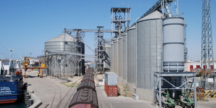 БЕЙНЕУ ТЕРМИНАЛЫ 100 МЫҢ ТОННА АСТЫҚ САҚТАЙДЫ