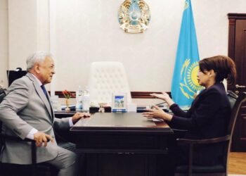 Аида Балаева Қазақстан Жазушылар одағы басқармасының Төрағасы Мереке Құлкеновпен кездесті.