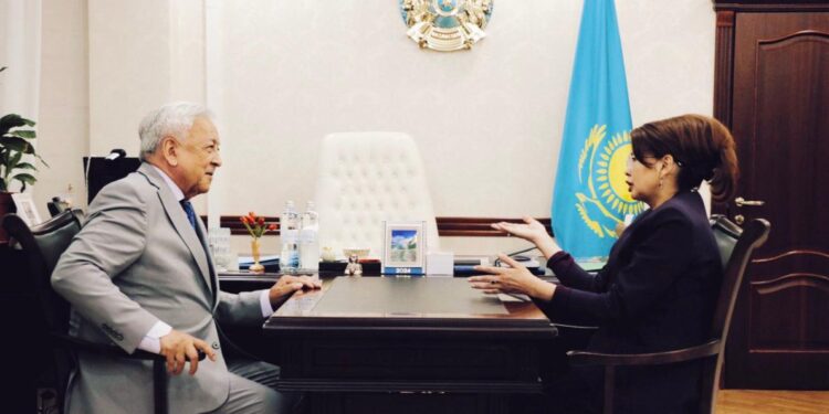 Аида Балаева Қазақстан Жазушылар одағы басқармасының Төрағасы Мереке Құлкеновпен кездесті.