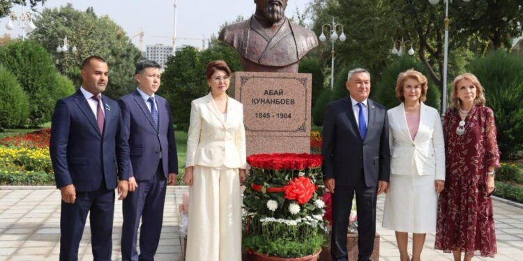 Душанбеде қазақтың ұлы ақыны және ойшылы Абайдың бюсті ашылды