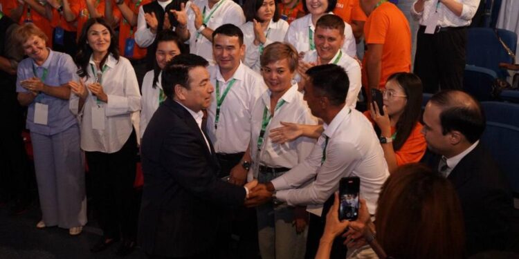 Ғани Бейсембаев ауылдық мектептердің жас ұстаздарымен кездесті