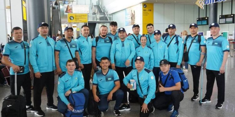 Пара спортшылар Парижге аттанды