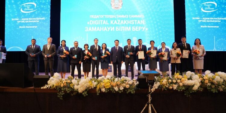 «Digital Kazakhstan: заманауи білім беру»: педагогтердің Тамыз саммиті аяқталды