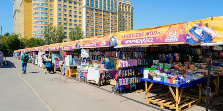 Елордада «Мектепке жол» республикалық жәрмеңкесі басталды