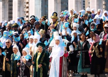 «Менің Қазақстаным»: Астанада өткен флешмобқа 500-ден астам ардагер қатысты