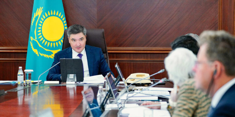 Олжас Бектенов отандық тауар өндірушілерді қолдау бойынша «Бәйтерек» холдингі құралдарының тиімділігін арттыруды тапсырды