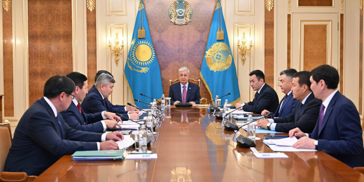 Президент Үкімет мүшелерімен еліміздің экономикалық жағдайын талқылады
