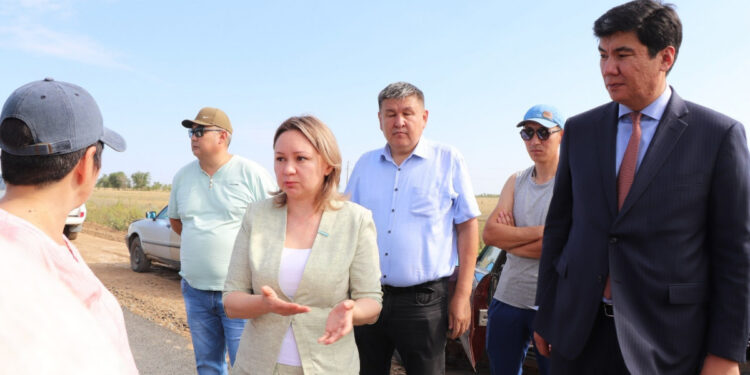 Депутаттар жүргізіліп жатқан жұмыстардың сапасын тексерді.