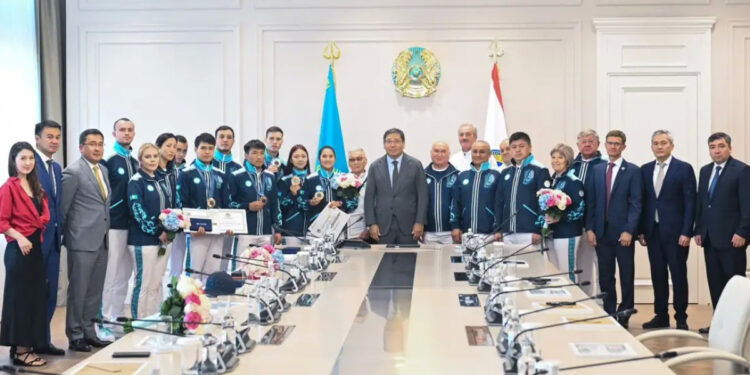 Ерболат Досаев Париждегі Олимпиада ойындарының жүлдегерлерімен кездесті