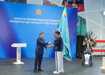 Олжас Бектенов 2024 жылғы XVII жазғы Паралимпиада ойындарына қатысушы қазақстандық спортшыларға мемлекеттік туды табыс етті