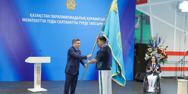Олжас Бектенов 2024 жылғы XVII жазғы Паралимпиада ойындарына қатысушы қазақстандық спортшыларға мемлекеттік туды табыс етті