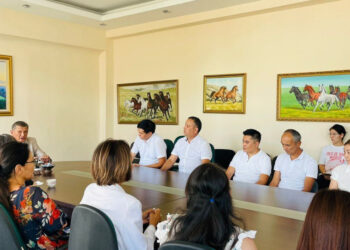 Сенатор Нұртөре Жүсіп Алматыда еліміздің медиа кеңістігін дамыту келешегін журналистермен бірге талқылады