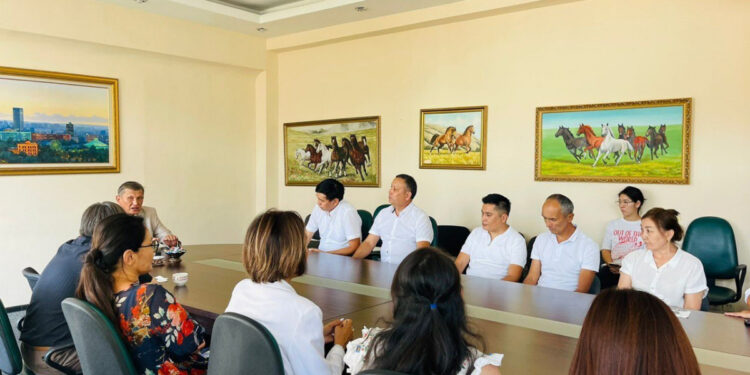 Сенатор Нұртөре Жүсіп Алматыда еліміздің медиа кеңістігін дамыту келешегін журналистермен бірге талқылады