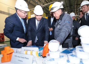 Олжас Бектенов Президенттің Атырау облысындағы мұнай, газ химиясын және өнеркәсіпті дамыту жөніндегі тапсырмаларының орындалуын тексерді