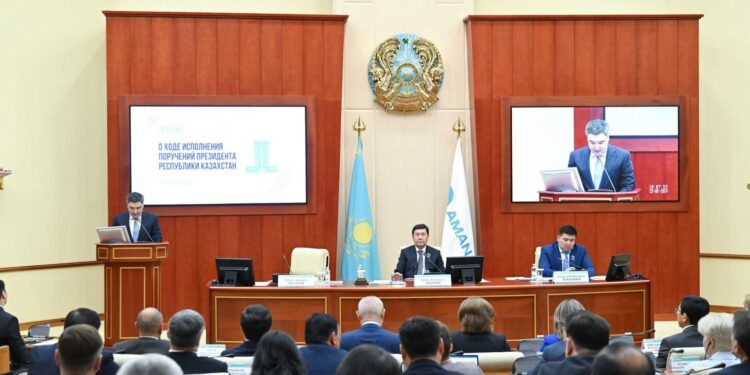 Олжас Бектенов «AMANAT» партиясы фракциясының кеңейтілген отырысына қатысты