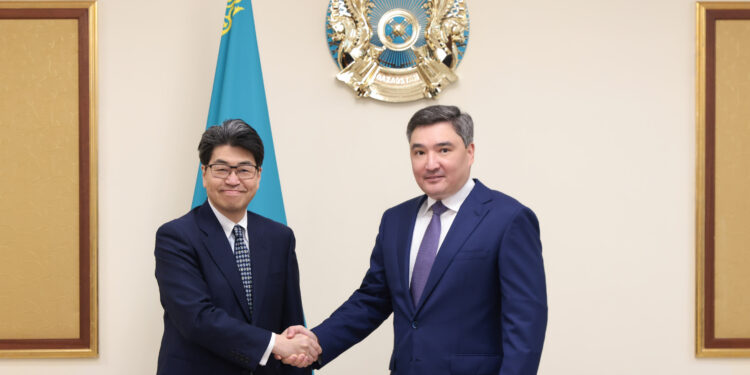 Олжас Бектенов жапондық JBIC банкінің төрағасы Хаящи Нобумицумен инвестициялық ынтымақтастықты кеңейту перспективаларын талқылады